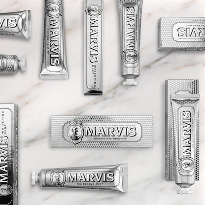 Marvis Whitening Mint Zahnpasta, 85 ml, Whitening Zahnpasta fördert eine natürliche Zahnaufhellung, Zahncreme entfernt Plaque & verleiht langanhaltende Frische